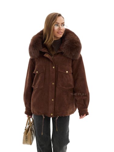Объемная парка коричневого цвета из замши