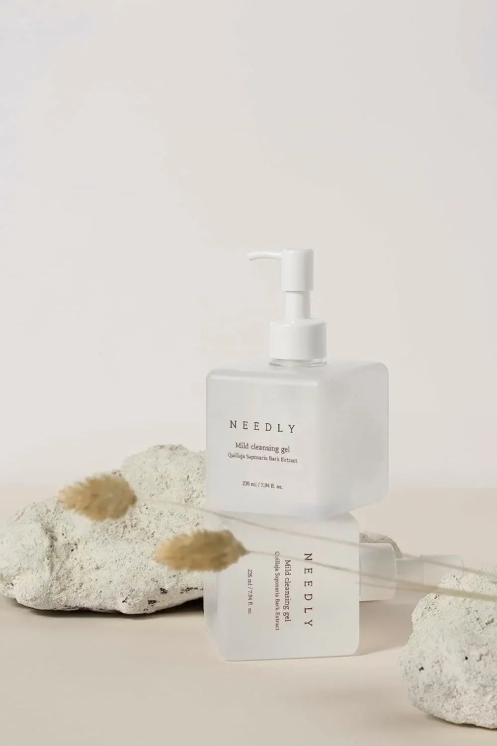 Мягкий очищающий гель для умывания NEEDLY Mild Cleansing Gel 235 мл