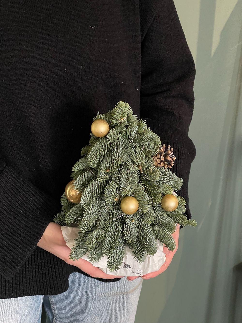 Елочная композиция h25см - в золотых оттенках с гирляндой