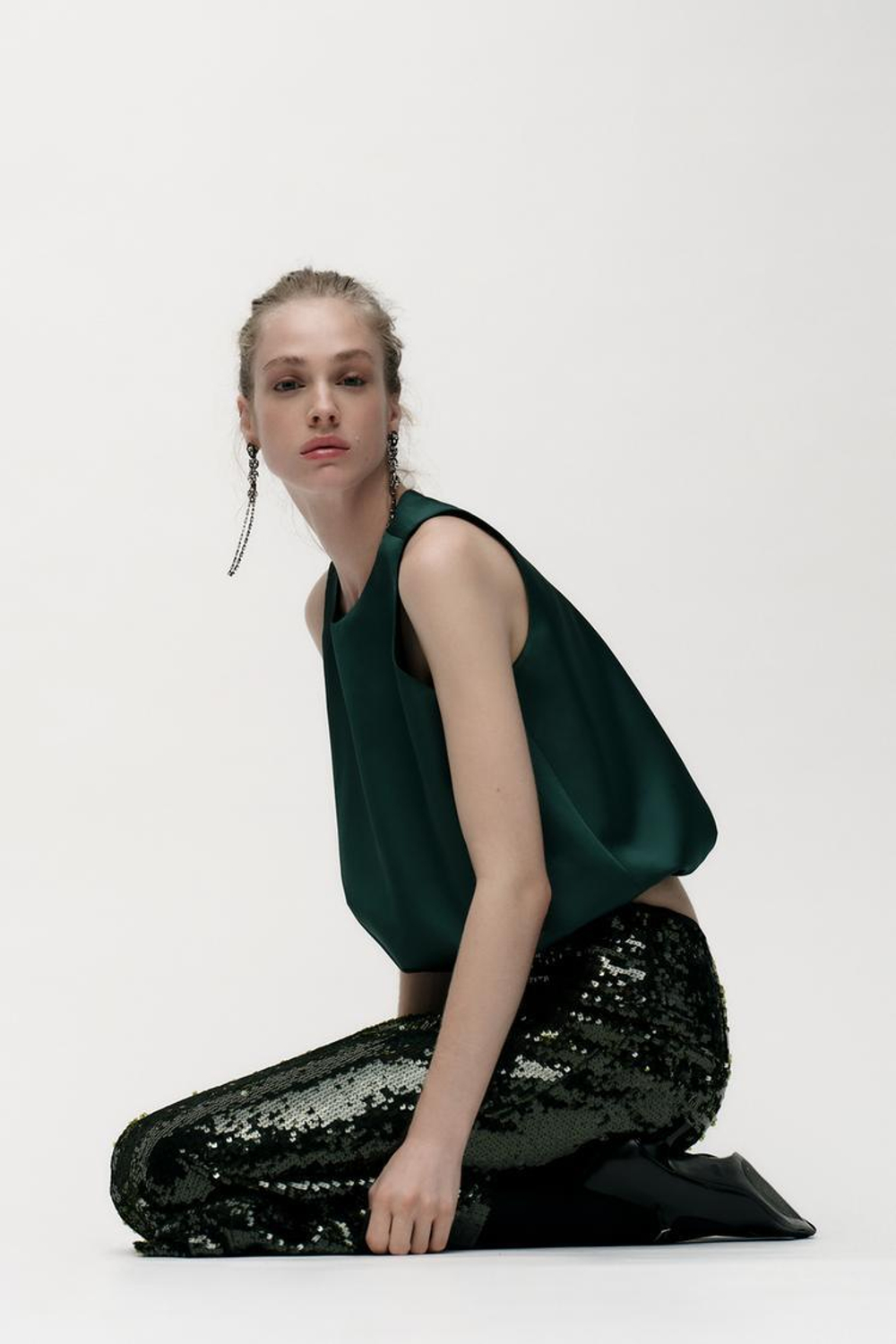 ZARA АТЛАСНЫЙ ТОП ОБЪЕМНОГО КРОЯ, БУТЫЛОЧНО-ЗЕЛЕНЫЙ