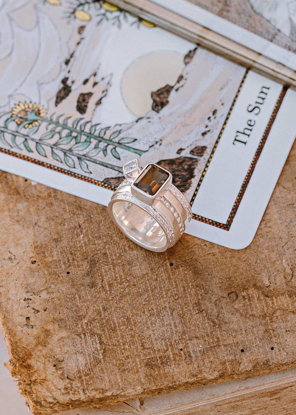 Кольцо «Мозаик» раф прямоугольный с дымчатым кварцем и ромбом белый циркон