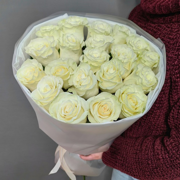 Букет из 21 белой розы сорта "Мондиаль" (Эквадор 60 см)