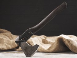 Топор "Руны", рукоять комель берёзы (морилка)