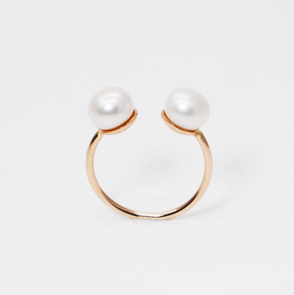 Кольцо Поцелуйчик с жемчугом