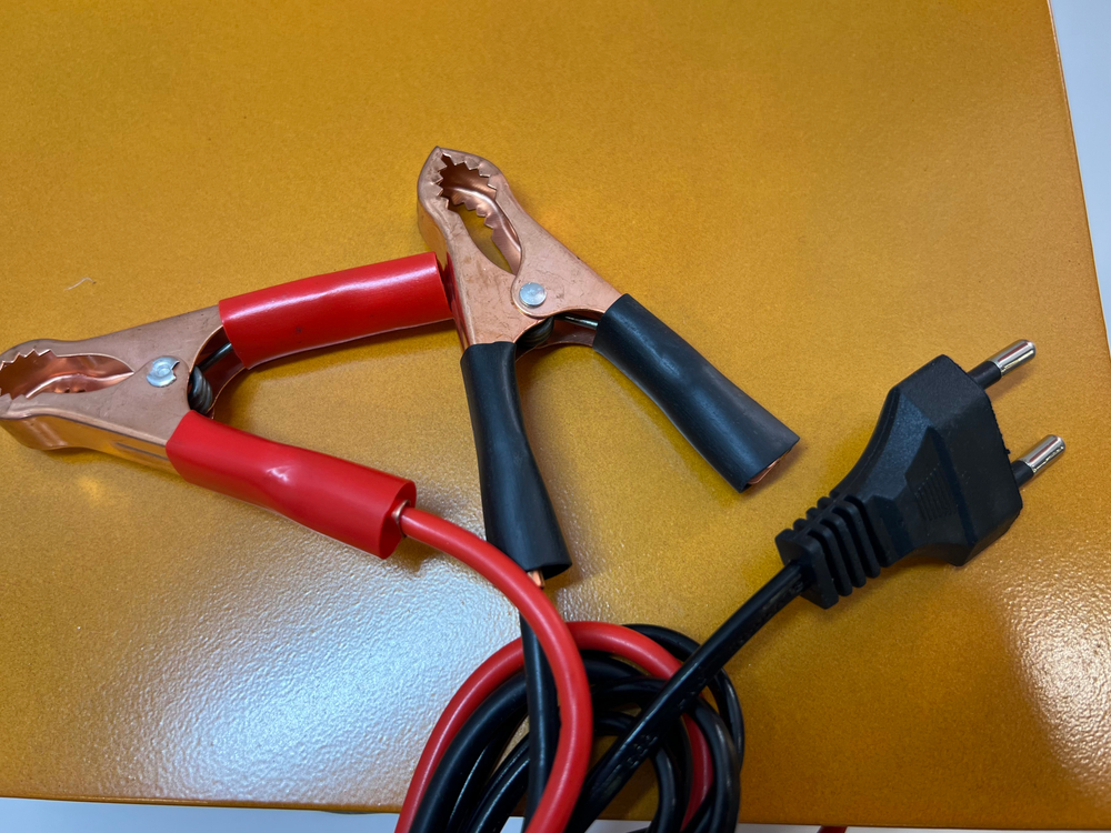 MAC-20A / Зарядное устройство для аккумуляторов 20А, 6/12В