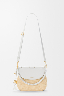 Loewe Средняя сумка Pescador из рафии и телячьей кожи, натуральный/белый