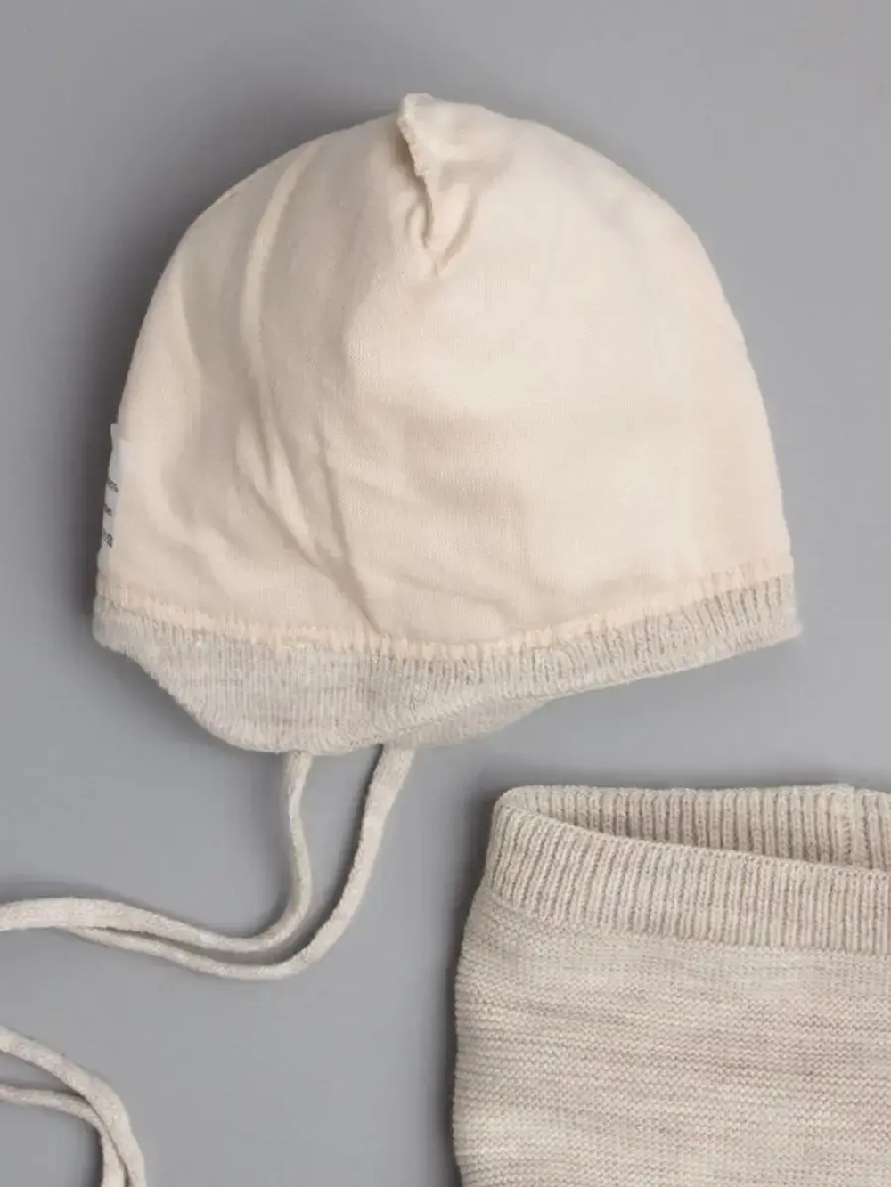 Шапка и снуд вязаная демисезонная для детей