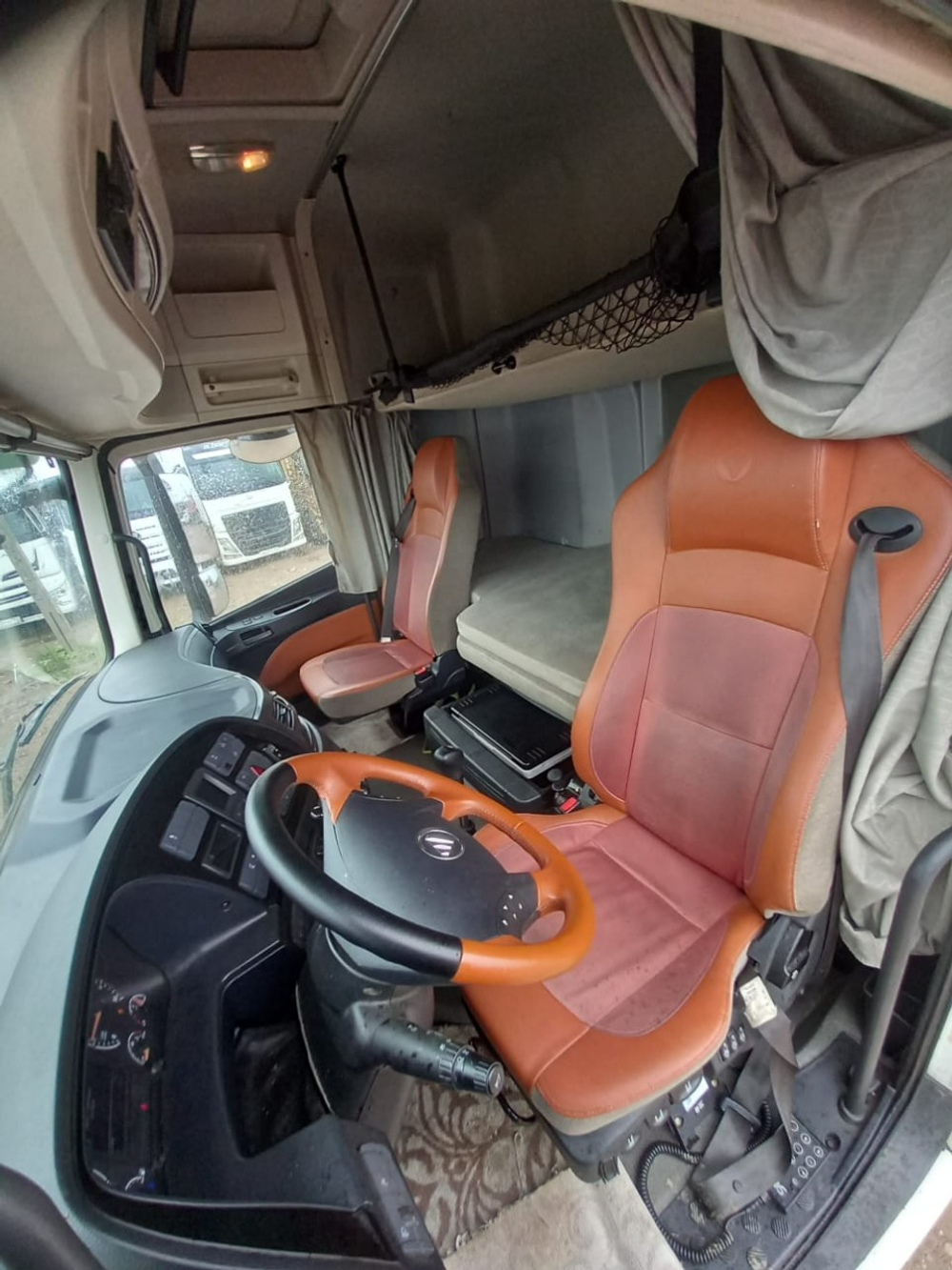 Foton AUMAN 4x2 Седельный тягач BJ4189SLFKA (Дизельный, 11,8 л, 470 л.с., АТ)