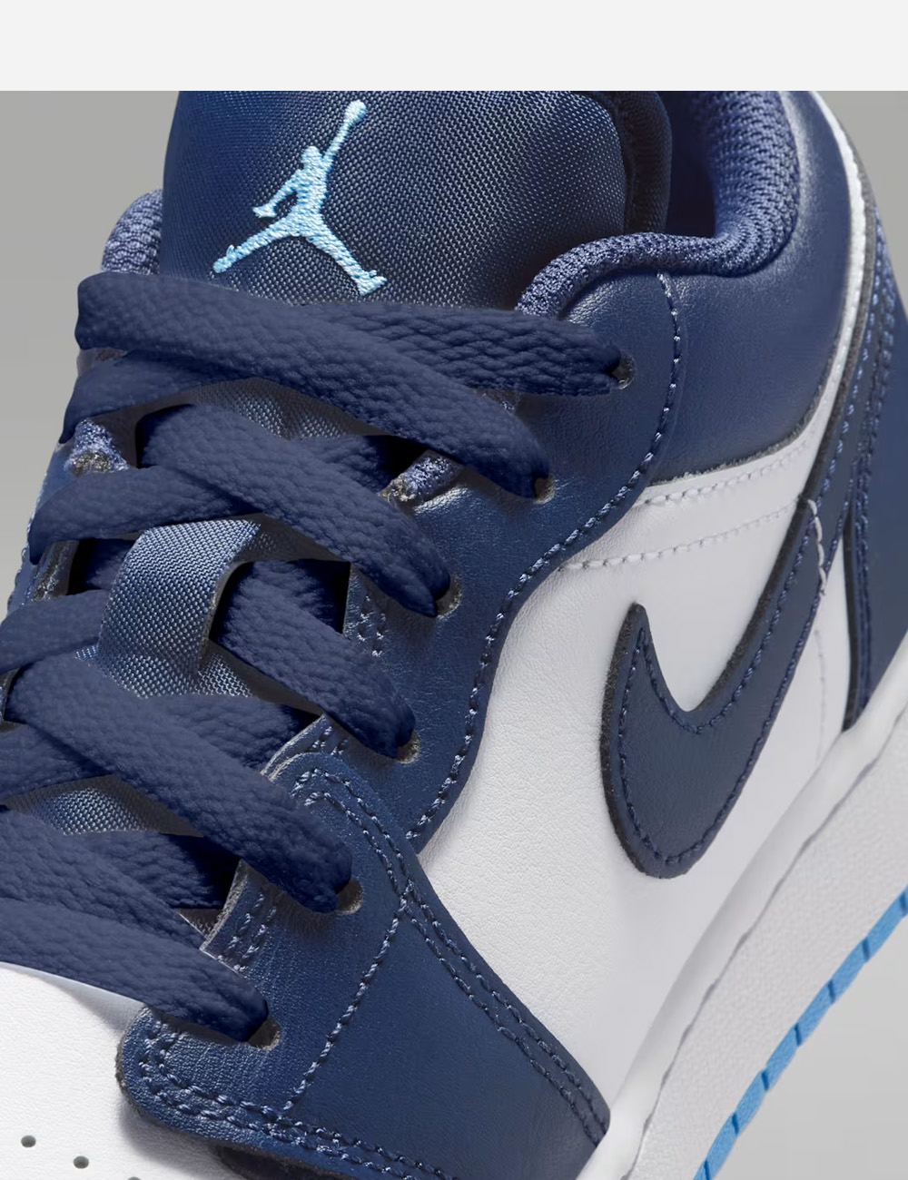 Air Jordan 1 Low "University Blue"