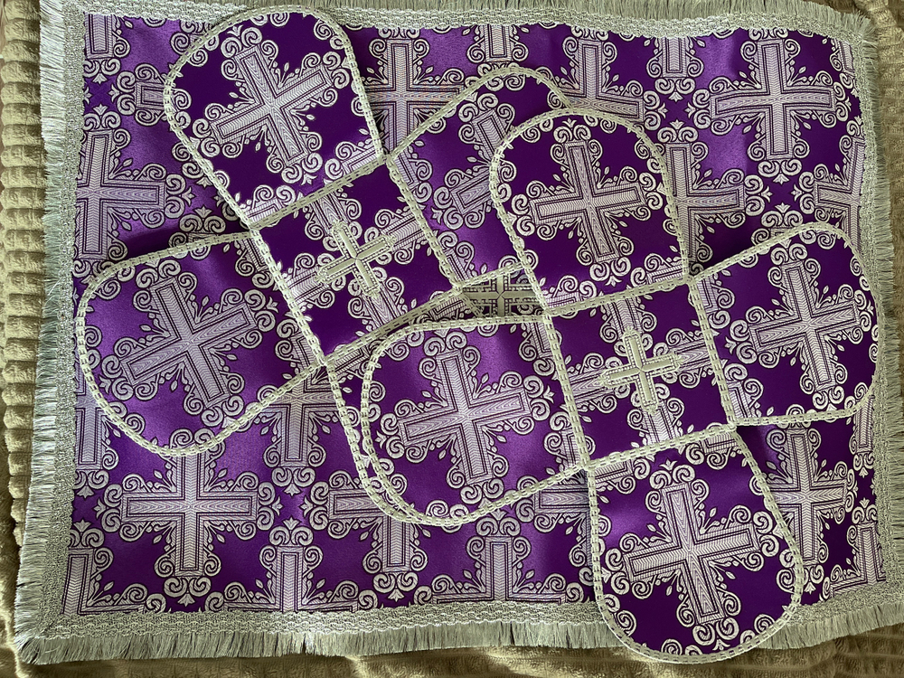 Покровцы фиолетовые с серебром из шелка.