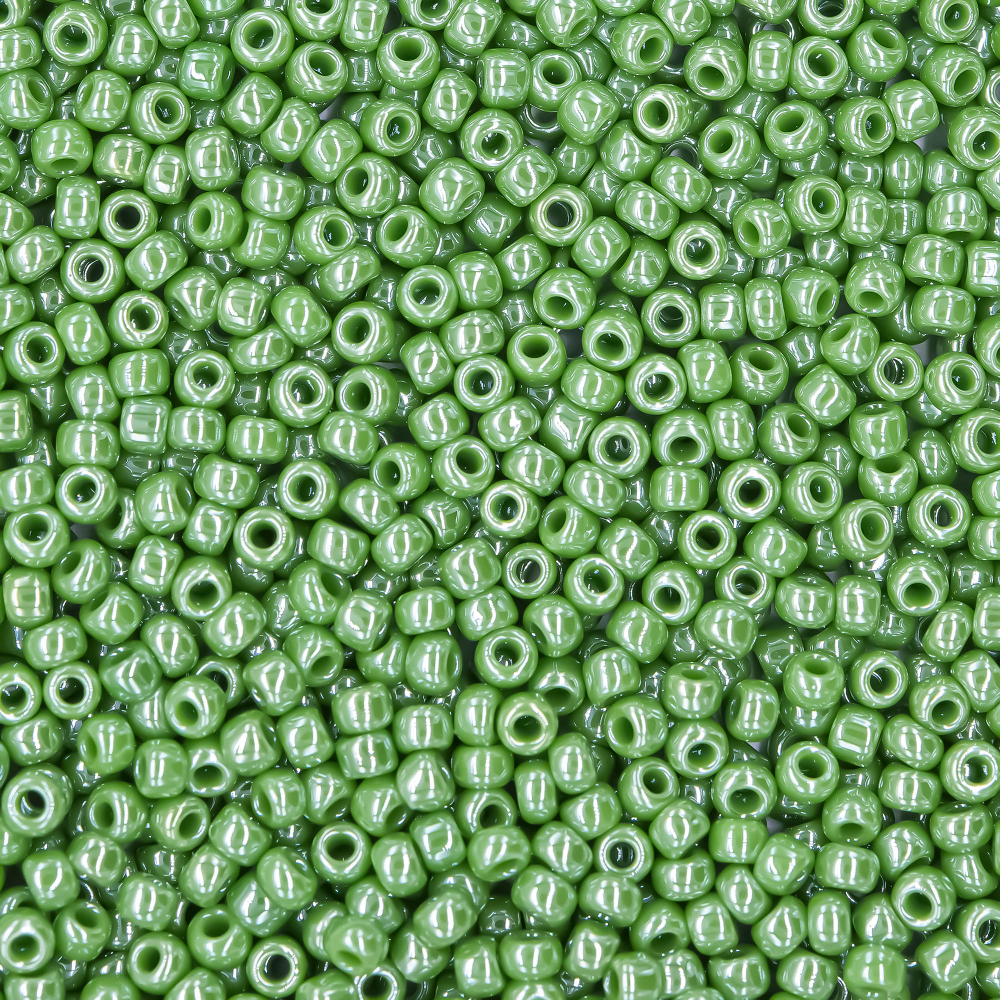 Японский бисер TOHO Round 11/0 (№130), кремовый глянцевый