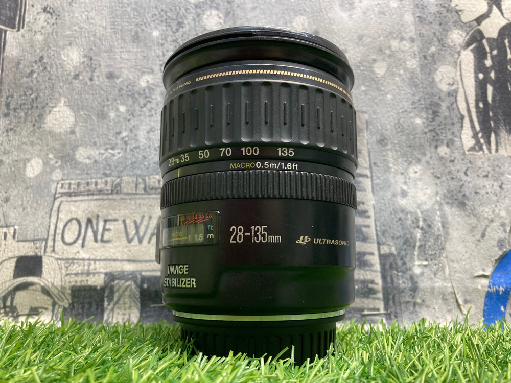 Canon EF 28-135mm 3.5-5.6 IS
