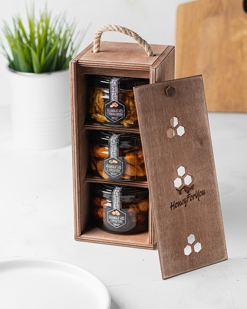 Медовый подарочный набор HoneyForYou "Ореховое трио" в деревянном ящике