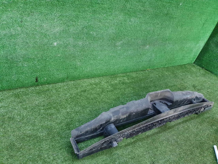 Воздуховод радиаторов нижний BMW X5 G05 (2018-н.в.)