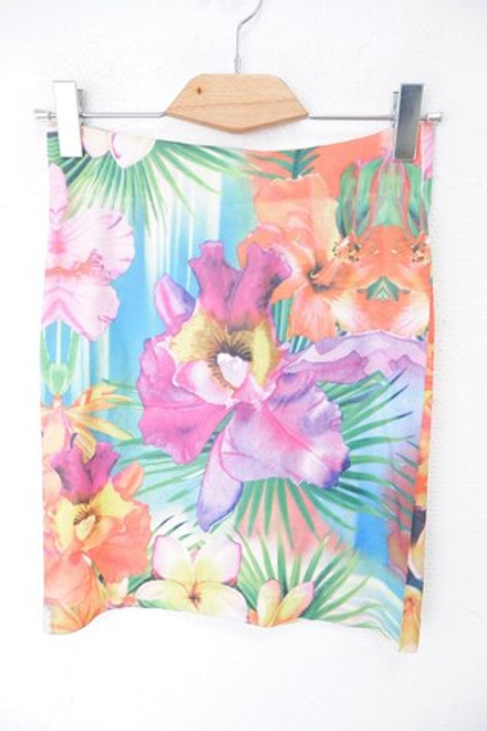 Юбка с красивыми цветами 42-44 размер