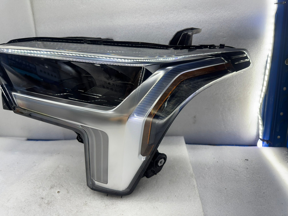 LED фары (левая+правая) Toyota Tundra/Sequoia 2022-2024 Оригинал