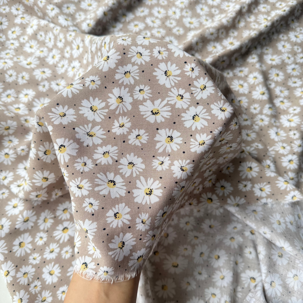 Вискоза (штапель) Ромашки на кофейном фоне