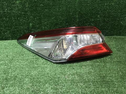 Фонарь левый внеш. Toyota Camry xv70 17-нв галоген