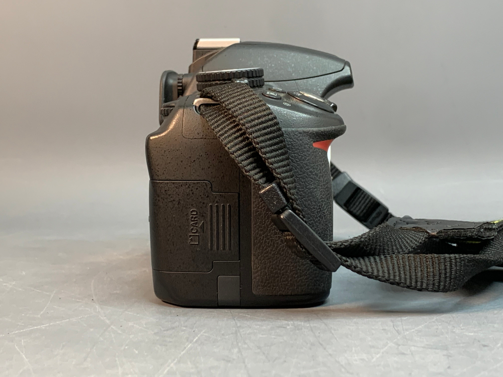 Nikon D3100 kit 18-55 mm 10.294 кадров