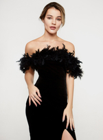 Платье с перьями сверху