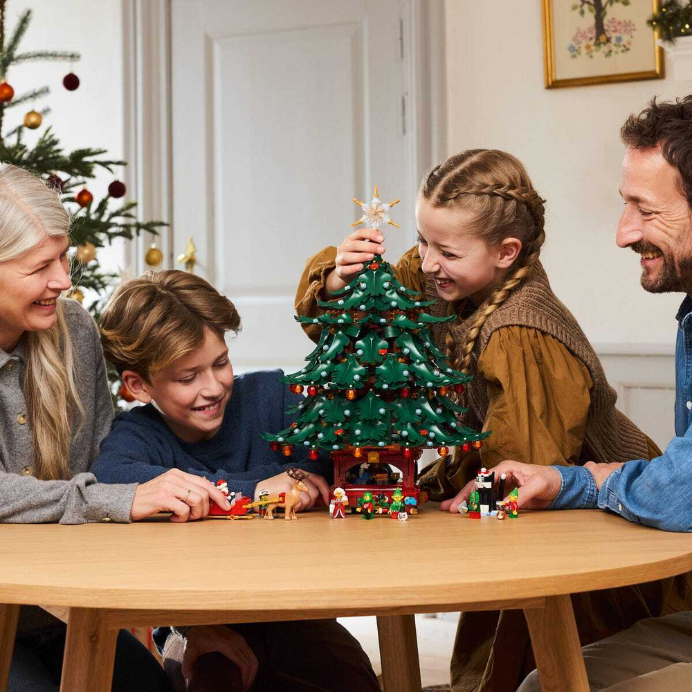 Конструктор LEGO Icons 41843 Family Christmas Tree Decoration