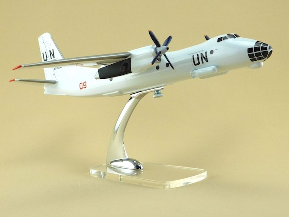 Модель самолета Ан-30 (М1:72, UN)