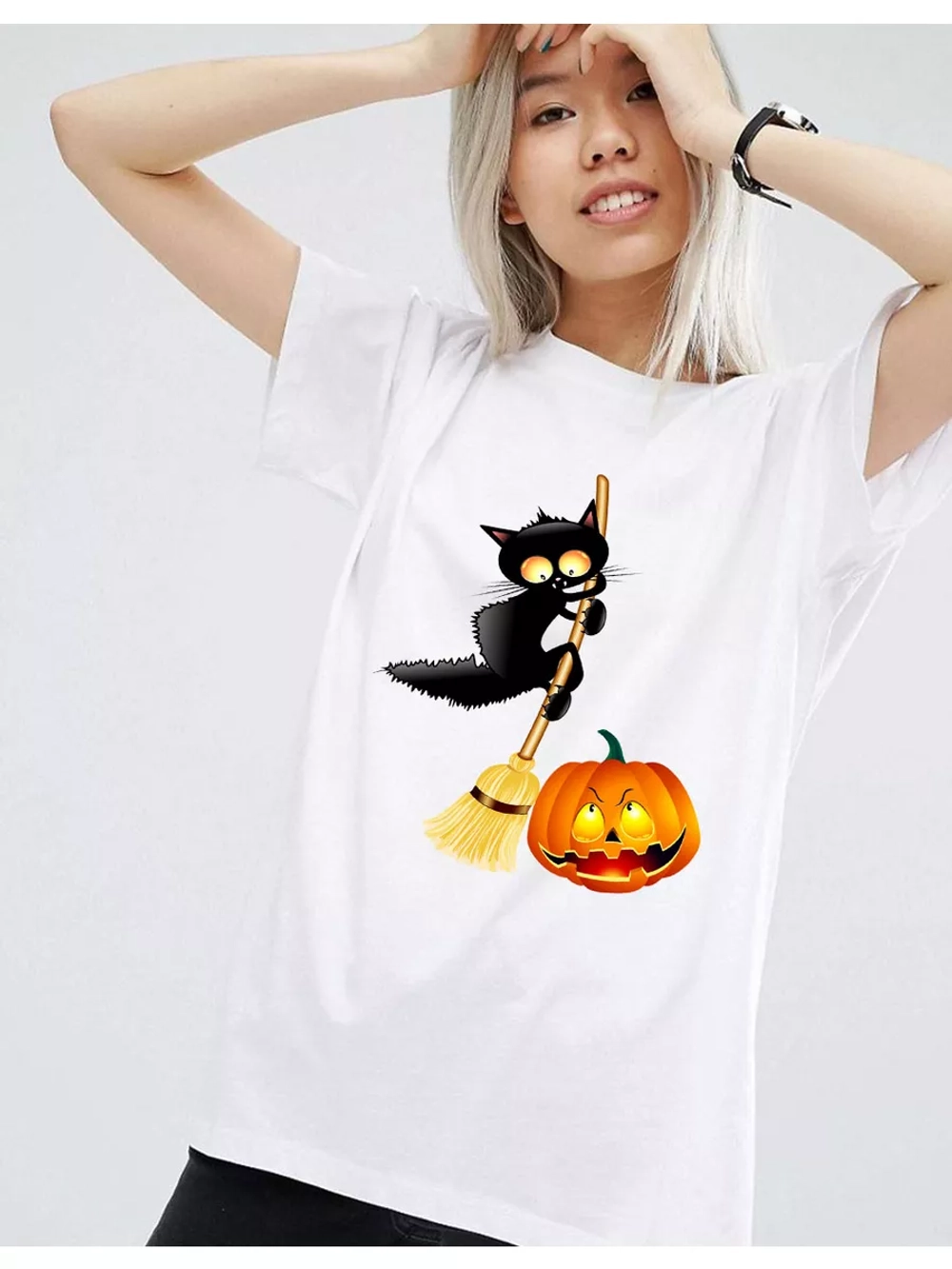 Футболка базовая с картинкой ведьма на метле. Хэллоуин