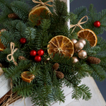 Новогодний ящик с фирменной свечой и нобилисом