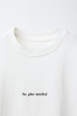 ZARA ФУТБОЛКА С ТЕКСТОВЫМ ПРИНТОМ, ЭКРЮ