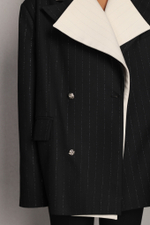 Жакет в полоску с двойным лацканом