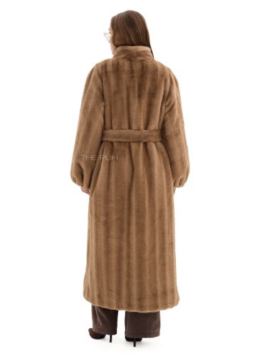 Длинная шуба из эко-меха в цвете капучино