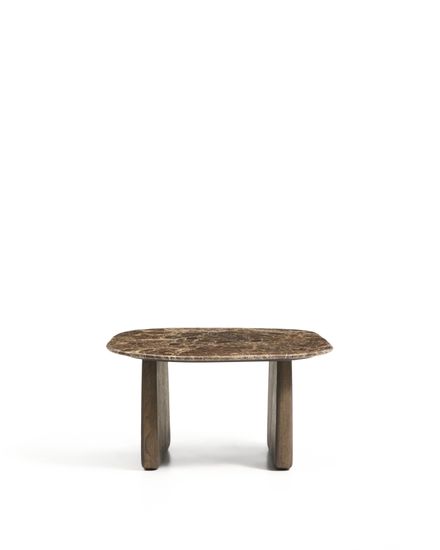 Приставной столик Pirita из коричневого мрамора с ножками из дуба с темной отделкой, 71 x 70 см