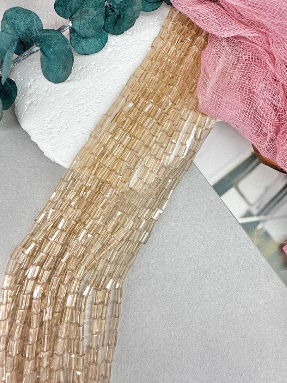 Стеклянные граненые бусины "Шампань" 3*6 мм, нить 53 см