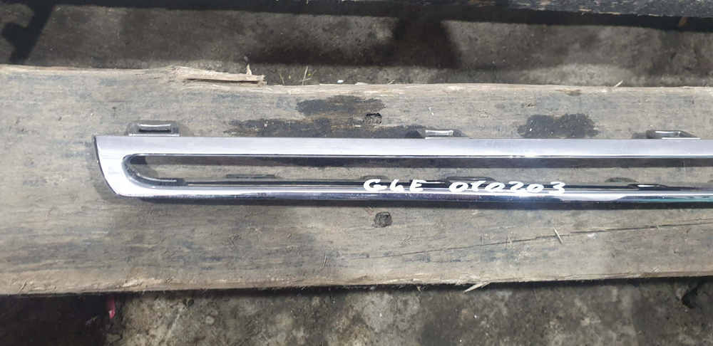 Молдинг решетки радиатора правый верхний Mercedes GLC (X253) 15-19 Б/У Оригинал A2538880285