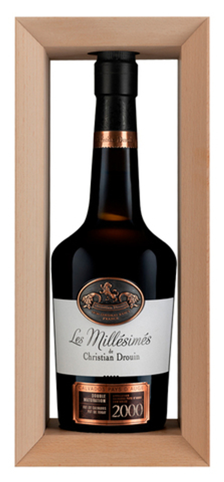 Кальвадос Christian Drouin Calvados Pays d`Auge 2000 п/уп (дерево), 0.7 л