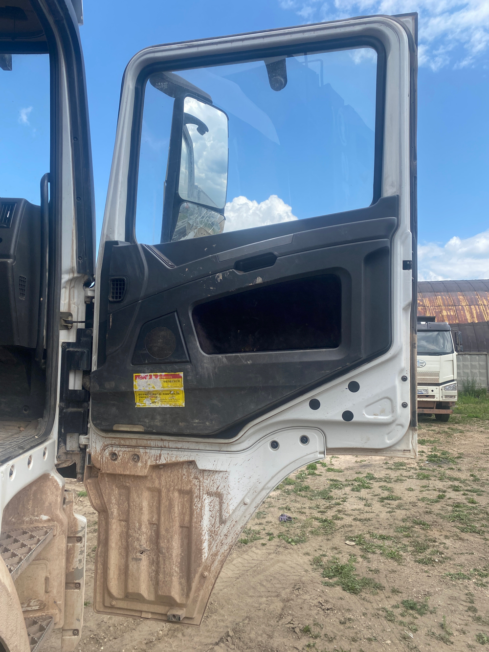 Shacman (Shaanxi) SX* 8x4 Самосвал SX32586T384 (Дизельный, 11,6 л, 423 л.с., МТ)