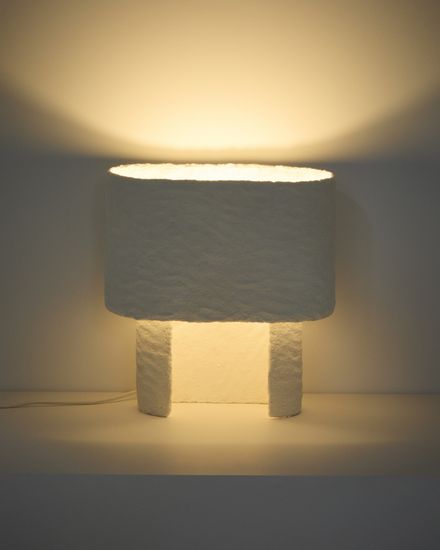 Белая настольная лампа Bedala из папье-маше