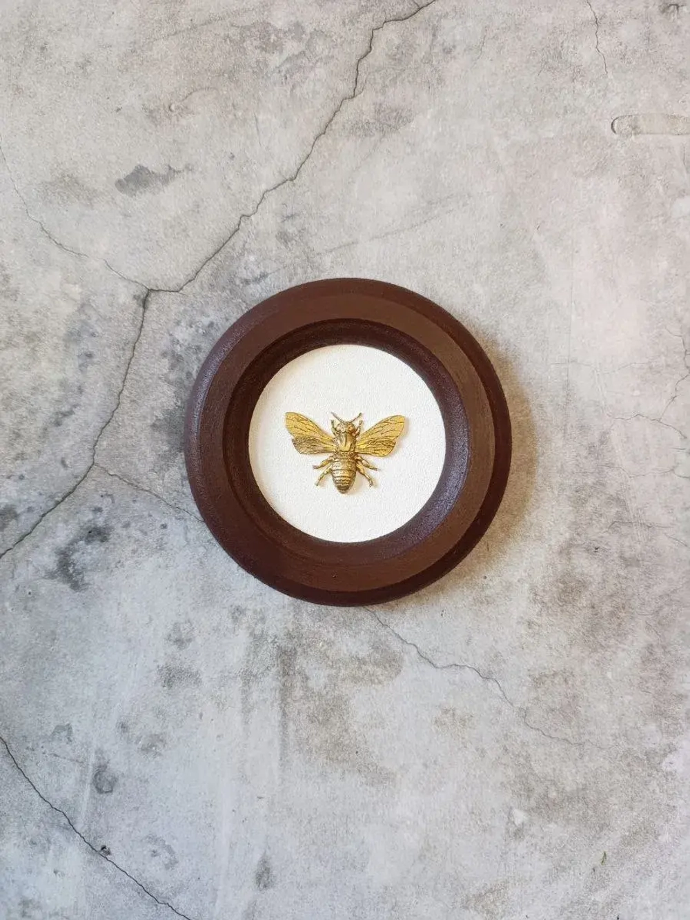 Панно на стену для интерьера Пчела