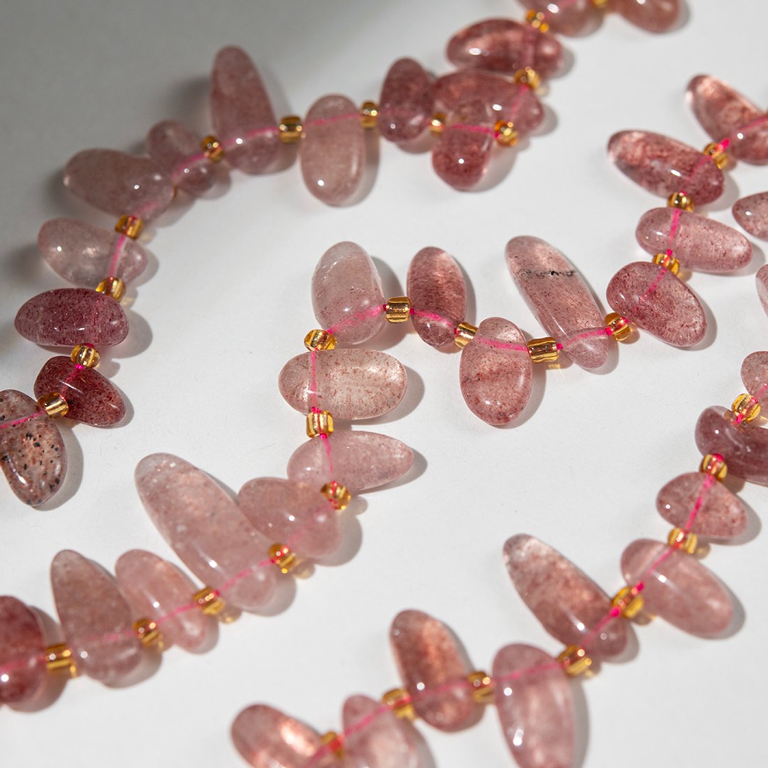 Клубничный кварц натуральный, перышки, 10-21мм