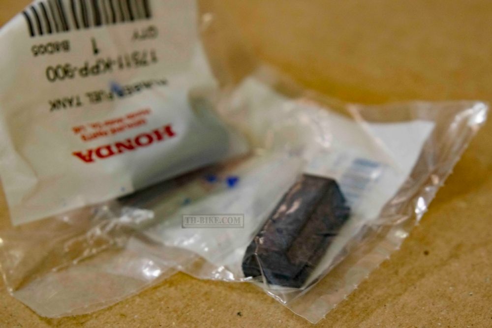 17511-KPP-900. RUBBER, FUEL TANK. HONDA