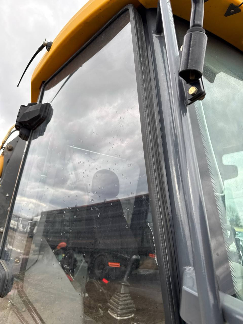 KYLOTON YJ280 Экскаватор-погрузчик YJ280 (Дизельный, 3,6 л, 45 л.с., АТ)