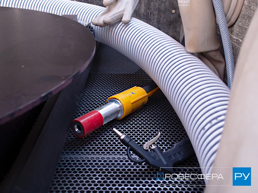 Пескоструйная камера PST КСО 200 Н-ФВР-М (4кВт) со столом