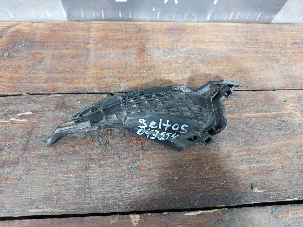 Накладка лобового стекла правая Kia Seltos 19-нв Б/У Оригинал 86154Q5000