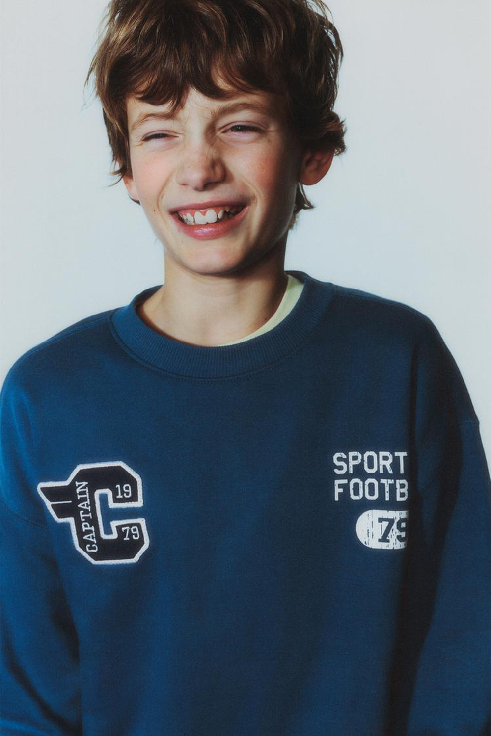 ZARA ТОЛСТОВКА С НАДПИСЬЮ , ЯРКО-СИНИЙ