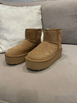 Ботинки UGG