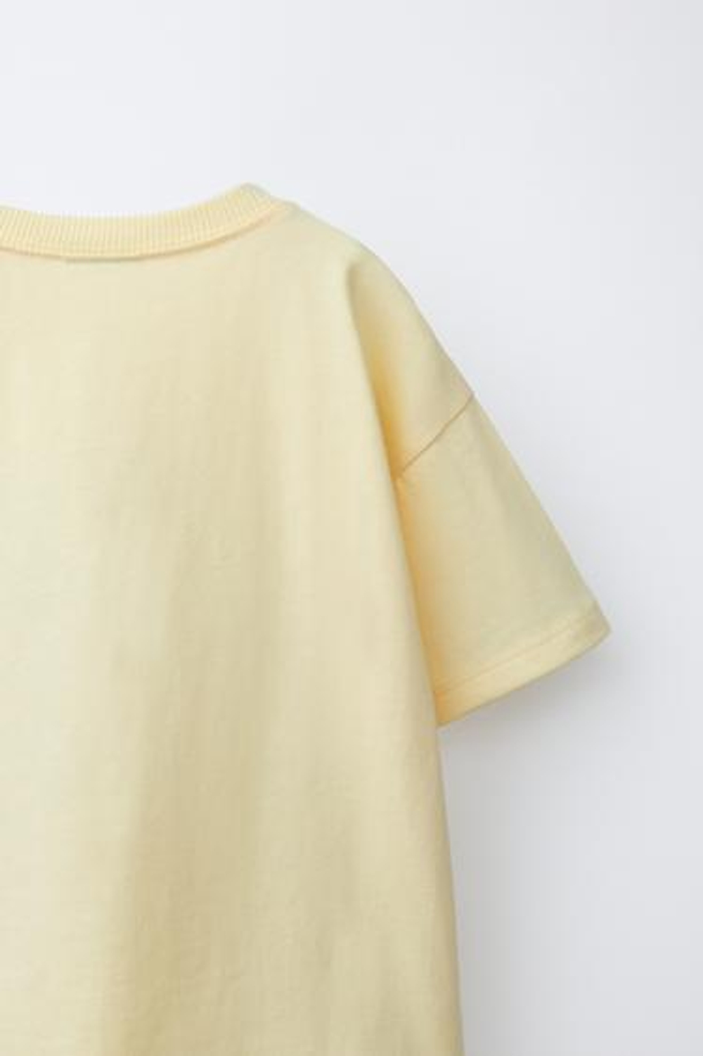 ZARA ФУТБОЛКА С ПРИНТОМ, ПЕСОЧНЫЙ