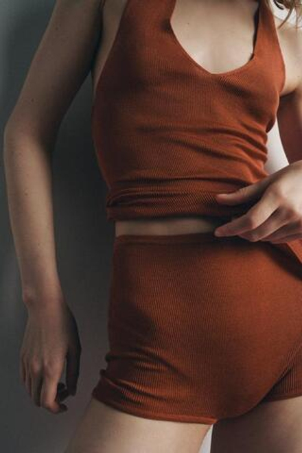 ZARA БЕСШОВНЫЙ ТОП ХАЛТЕР ИЗ 100% ШЕЛКА, КРАСНОВАТЫЙ