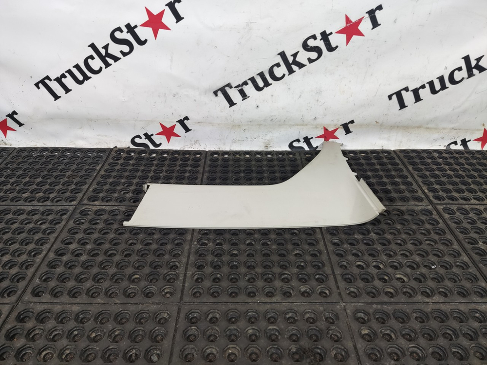 Накладка стойки задней левой