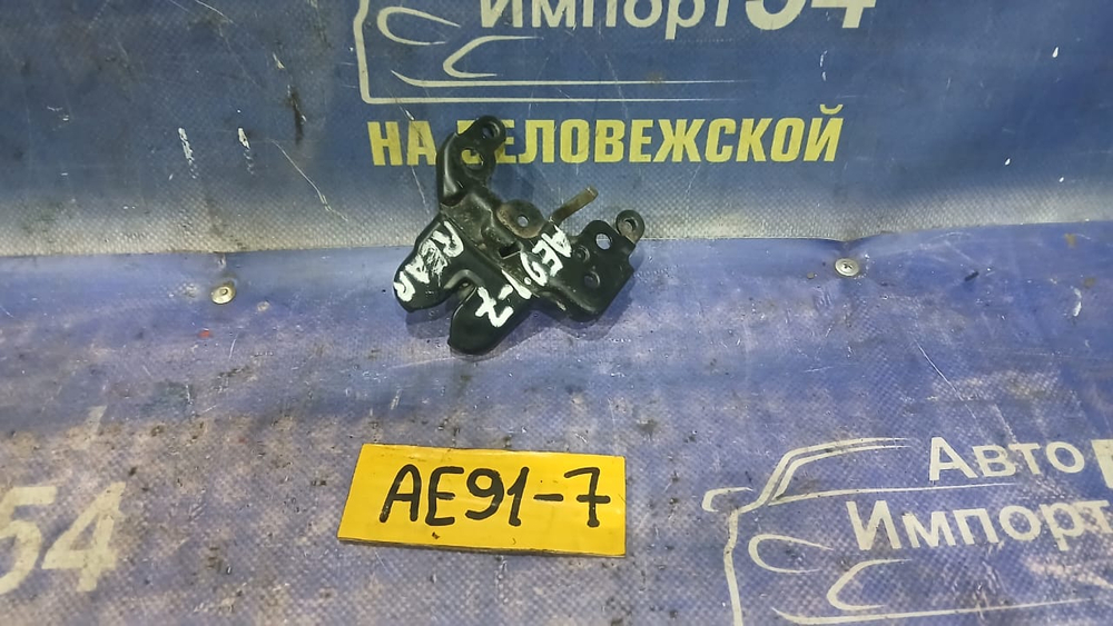 Замок багажника TOYOTA LEVIN 1990