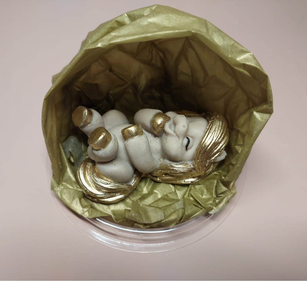 Фигурка из шоко глазури «Лошадка с золотой гривой» бежевый / золото